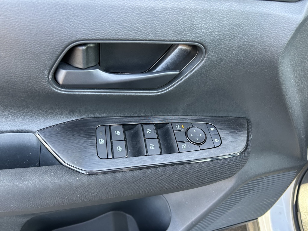 2025 Nissan Kicks S photo 10