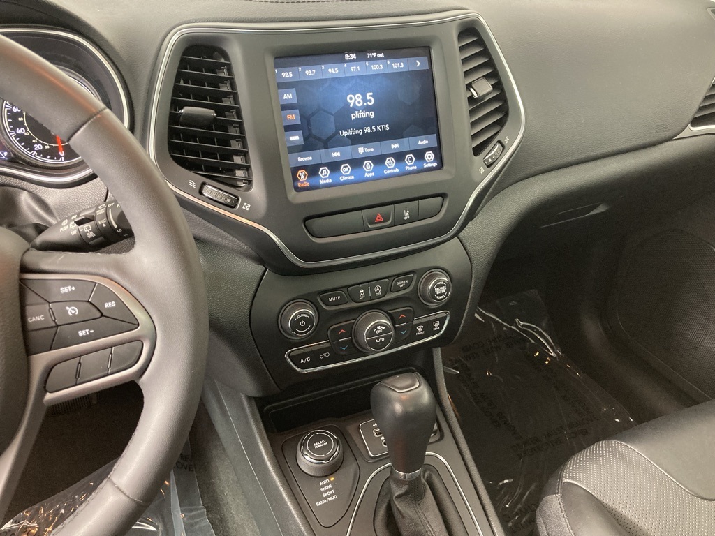 Used 2022 Jeep Cherokee Latitude Lux with VIN 1C4PJMMXXND512018 for sale in Stillwater, Minnesota
