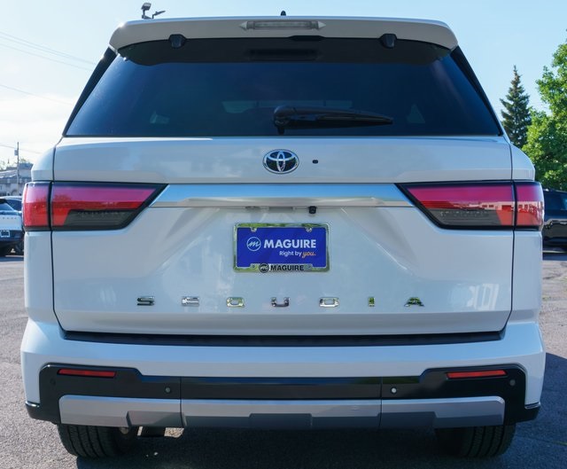 2023 Toyota Sequoia Capstone photo 3