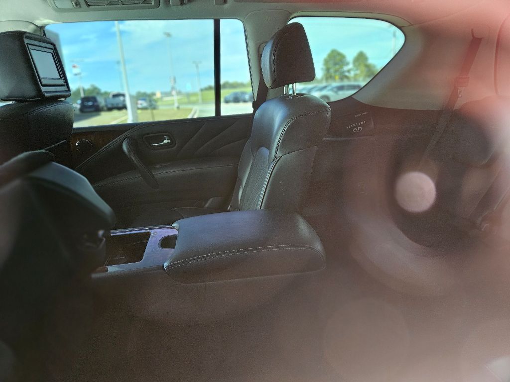 2017 Infiniti QX80 Base photo 8
