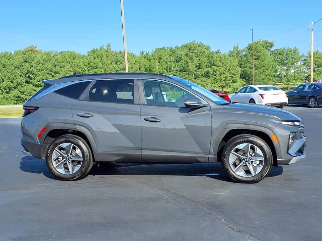 2025 Hyundai Tucson SEL Convenience photo 2