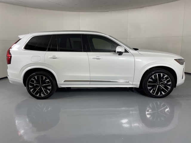 2025 Volvo XC90 T8 photo 9