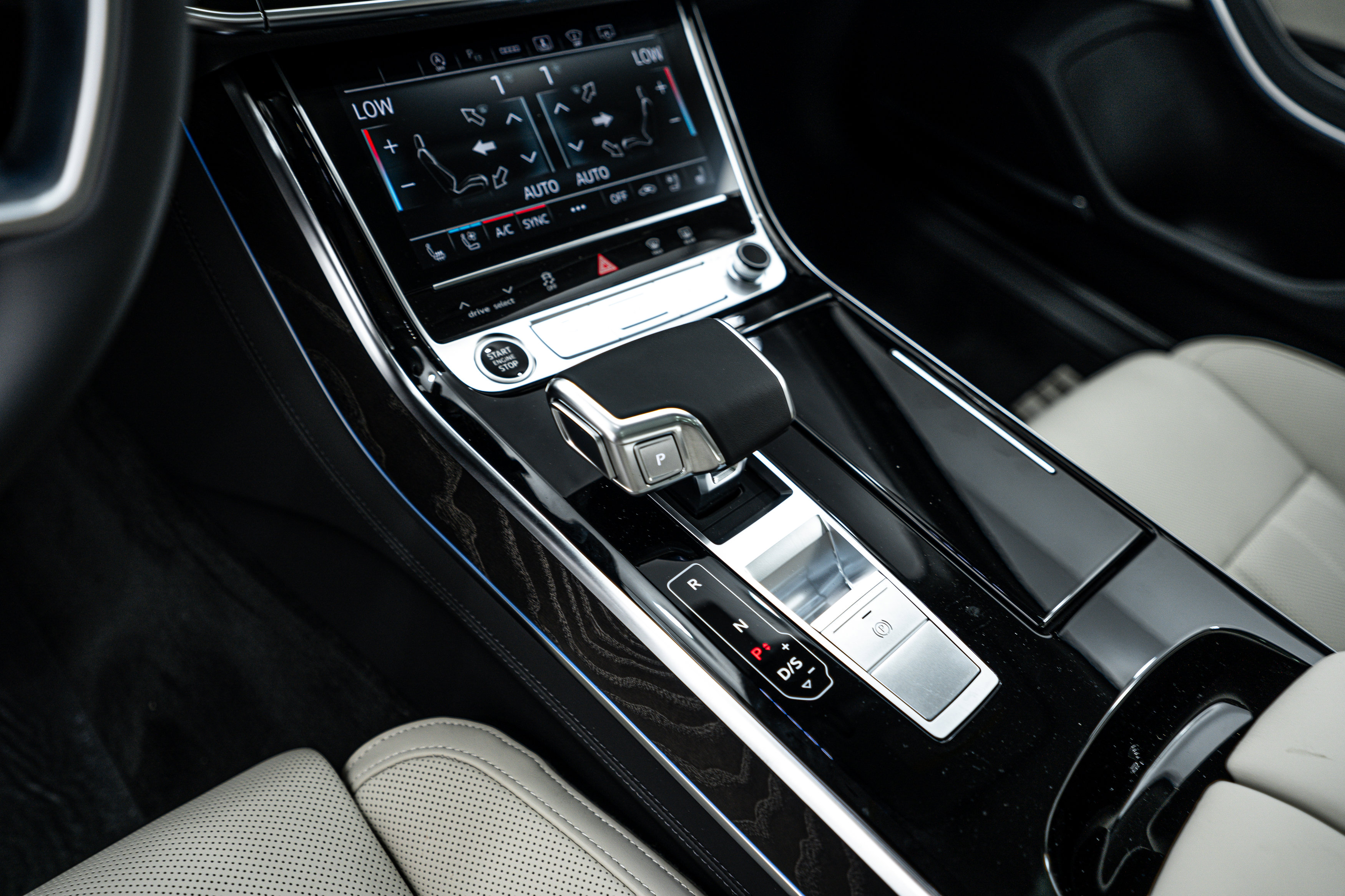 2025 Audi A8 L 55 photo 9