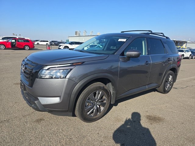 2025 Nissan Pathfinder SV's photo