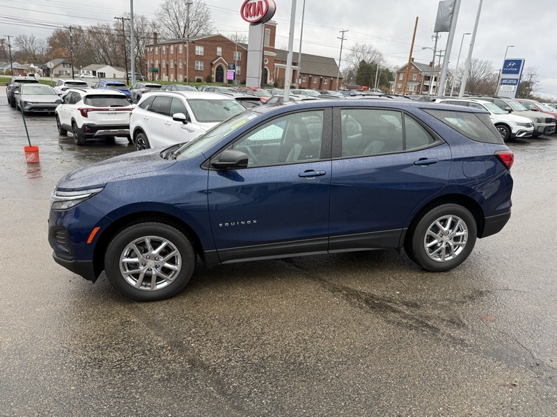 2023 Chevrolet Equinox LS photo 3
