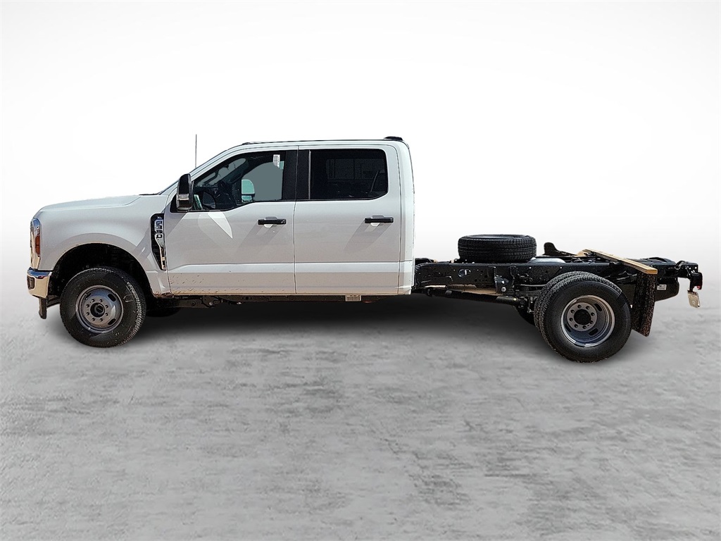 2025 Ford F-350 photo 6
