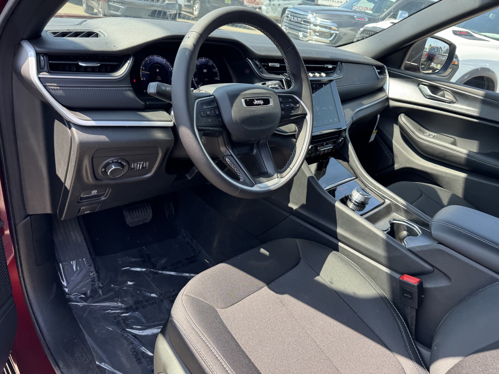 2025 Jeep Grand Cherokee Laredo photo 11