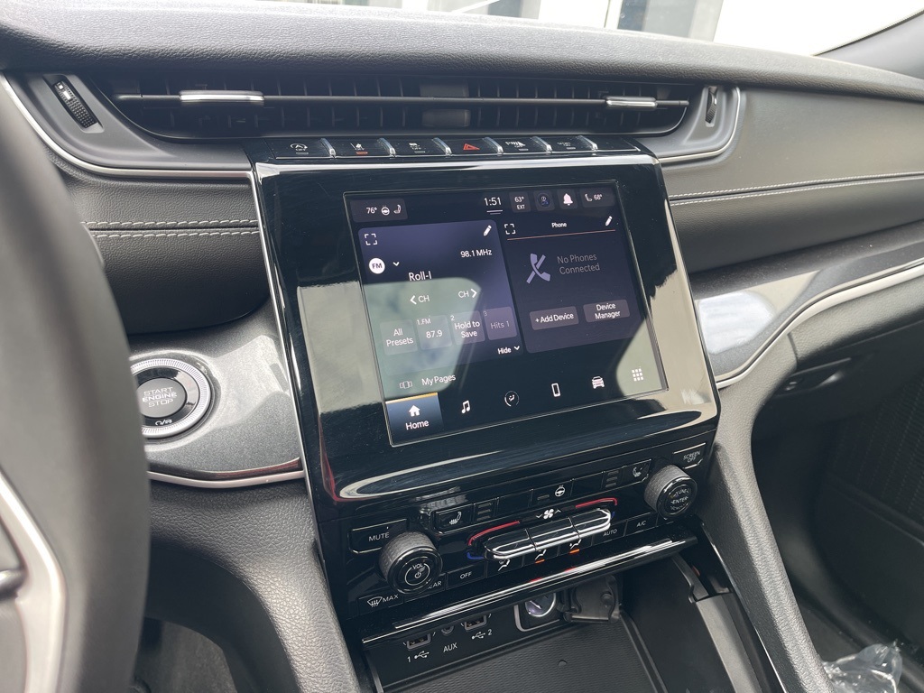 2023 Jeep Grand Cherokee Altitude photo 3