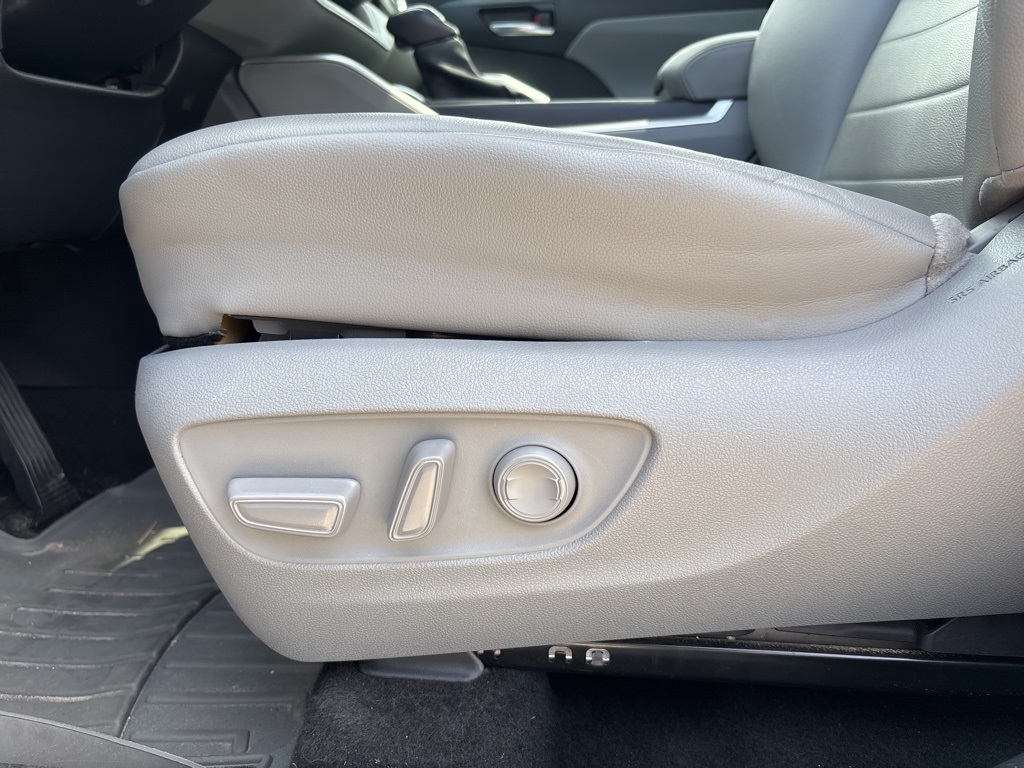 2021 Toyota Highlander XLE photo 43