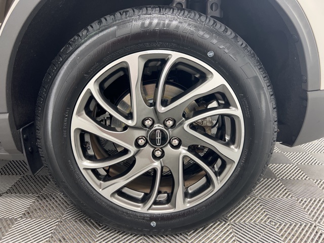 2022 Lincoln Corsair Standard photo 11