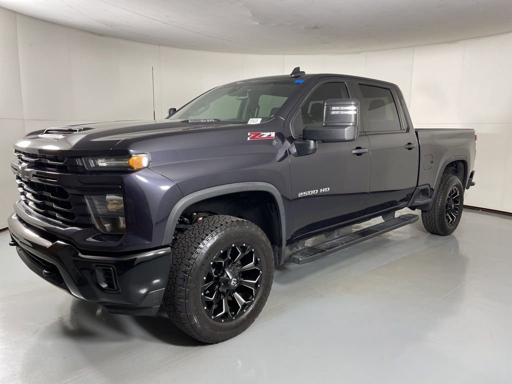 2024 Chevrolet Silverado Custom photo 4