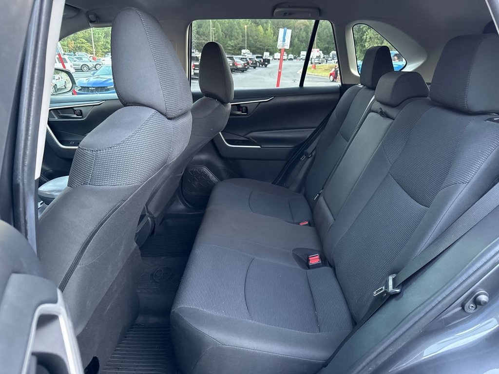 2020 Toyota RAV4 LE photo 8