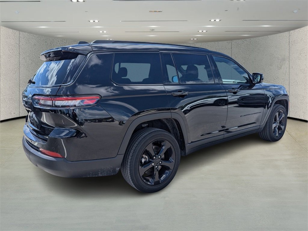 2022 Jeep Grand Cherokee Altitude photo 2