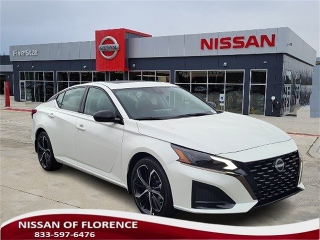 2025 Nissan Altima SR's photo