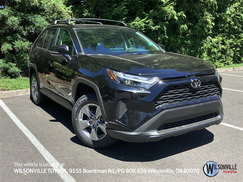 2025 Toyota RAV4 XLE's photo