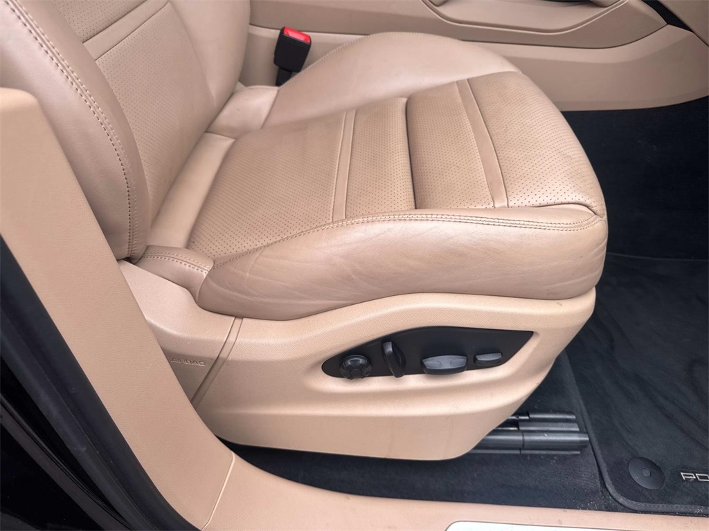 2022 Porsche Cayenne Base photo 17