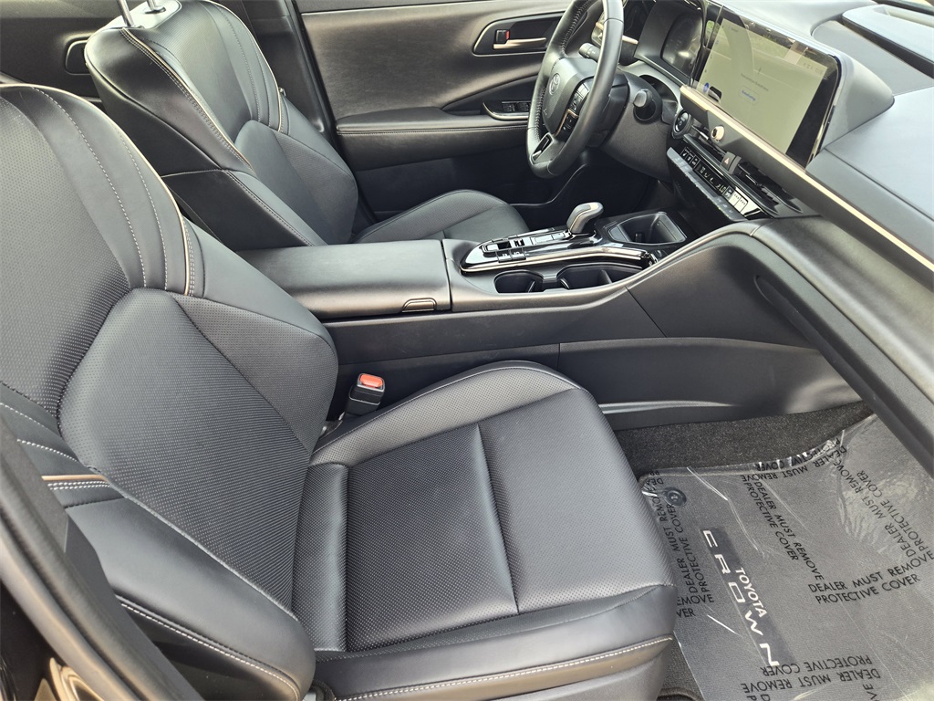 2025 Toyota Crown photo 12