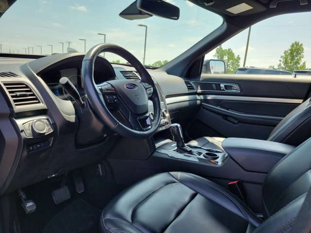 2019 Ford Explorer XLT photo 19