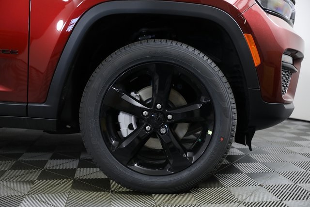 2025 Jeep Grand Cherokee Limited photo 28