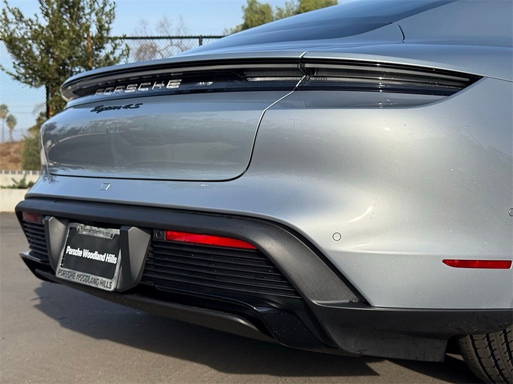 2025 Porsche Taycan 4S photo 8