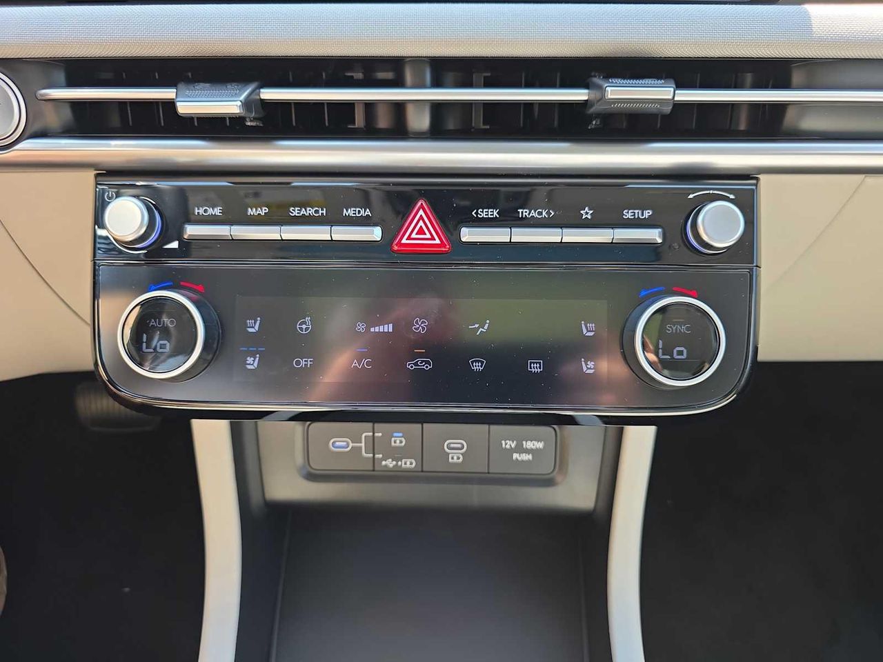 2025 Hyundai Tucson Limited photo 9