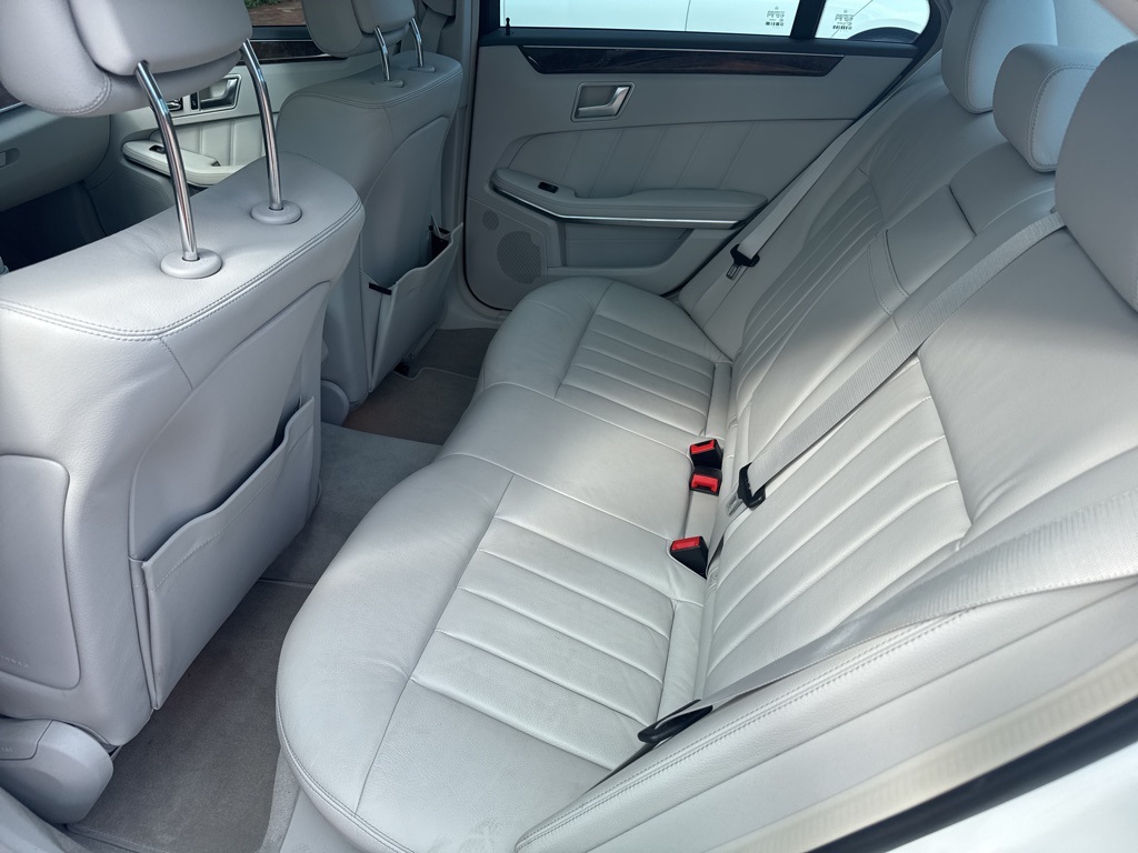 2014 Mercedes Benz E 350 4MATIC photo 2