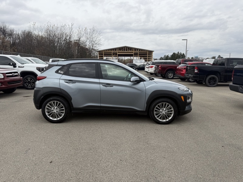 2020 Hyundai Kona SEL photo 2