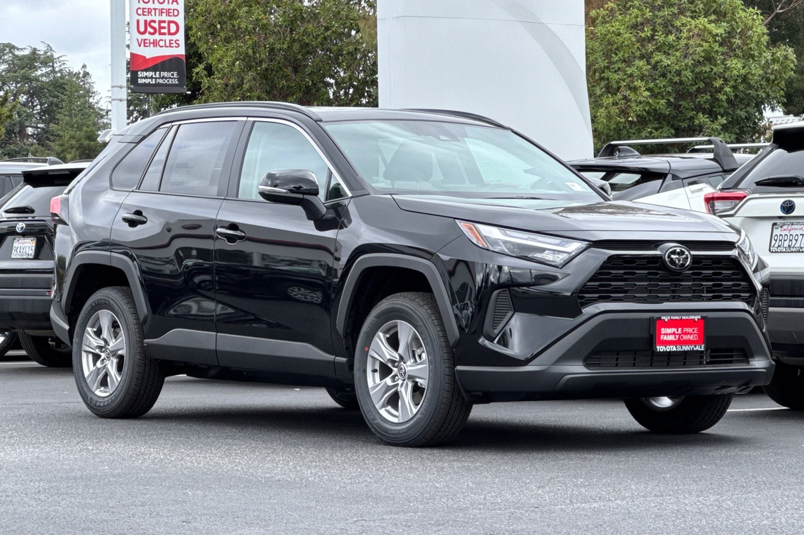 2025 Toyota RAV4 XLE photo 5