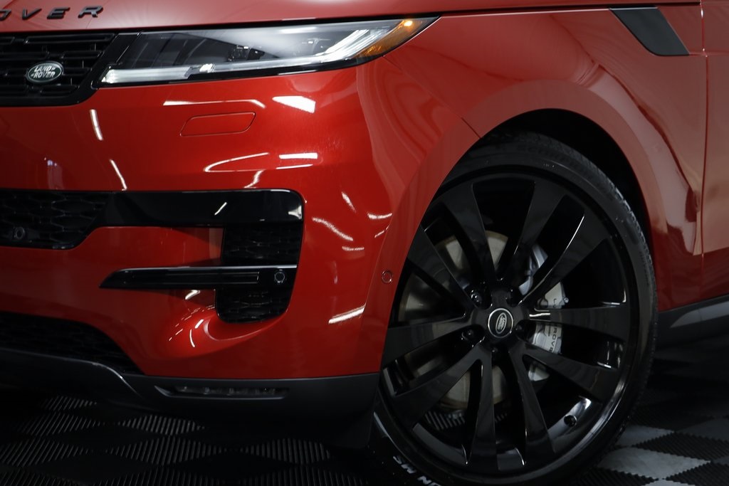 2025 Land Rover Range Rover Sport SE photo 4