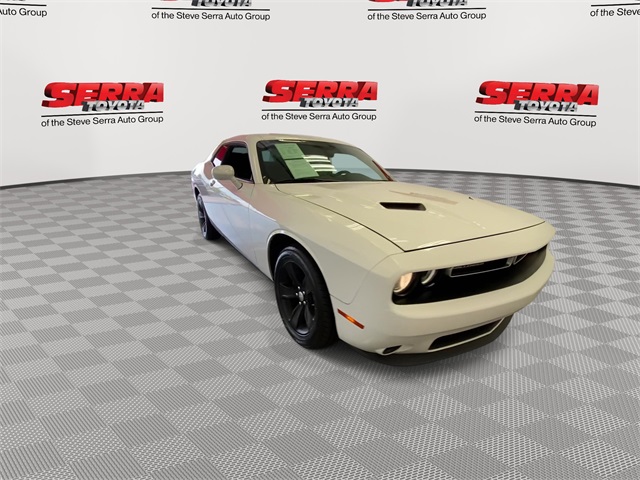 2019 Dodge Challenger SXT photo 3