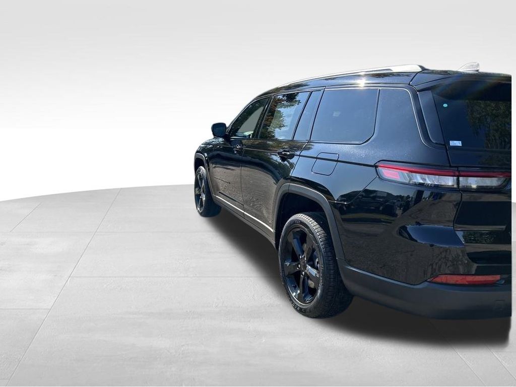 2025 Jeep Grand Cherokee Limited photo 4