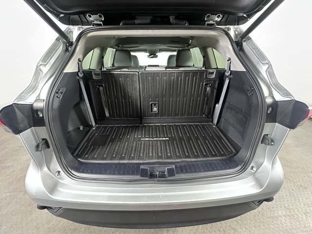 2021 Toyota Highlander XLE photo 11