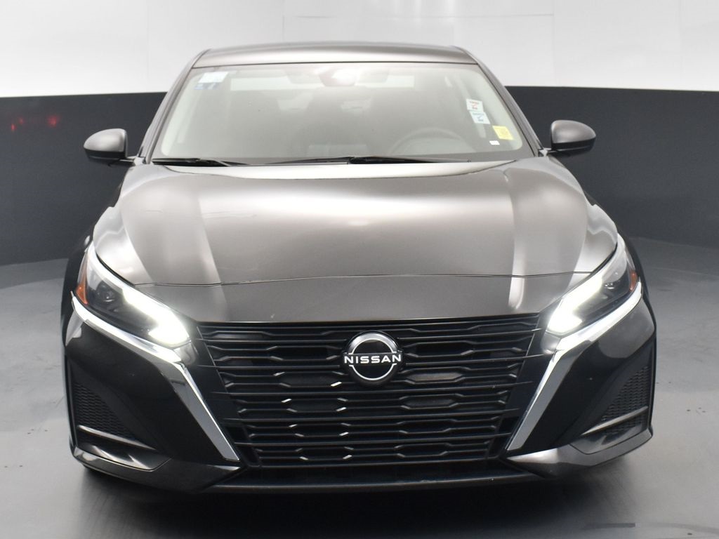 2024 Nissan Altima 2.5 SV photo 2