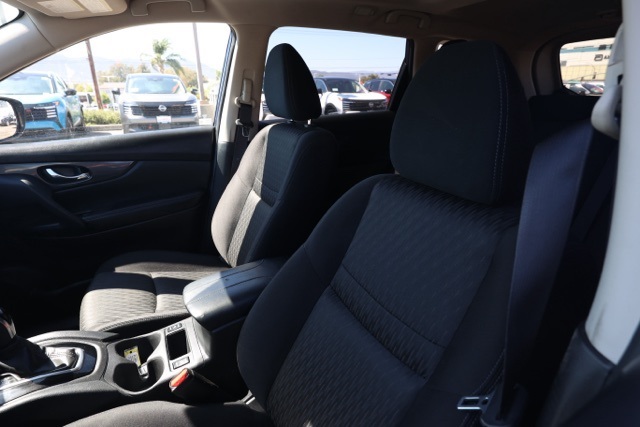 2020 Nissan Rogue SV photo 14