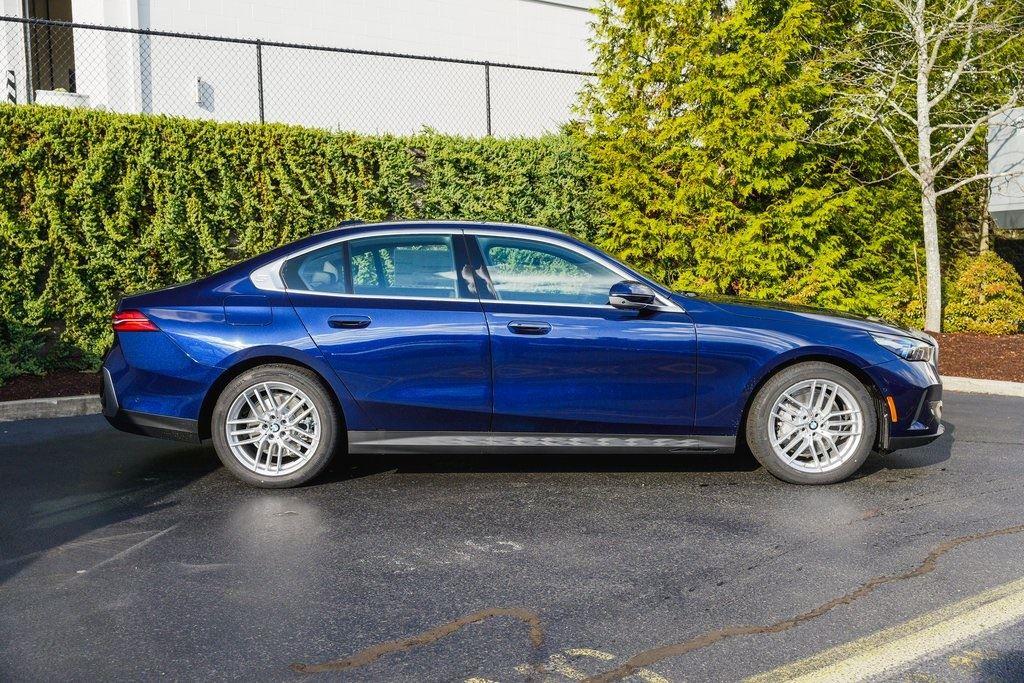New 2025 Tanzanite Blue II Metallic BMW 530i xDrive image 2