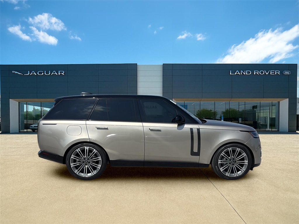 2025 Land Rover Range Rover SE photo 6