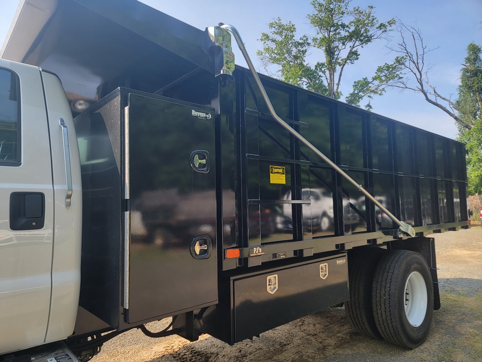 2025 Ford F-750 Regular Cab photo 2