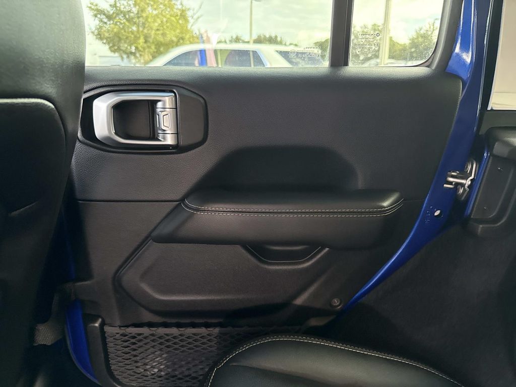 2018 Jeep Wrangler Unlimited Sahara photo 13