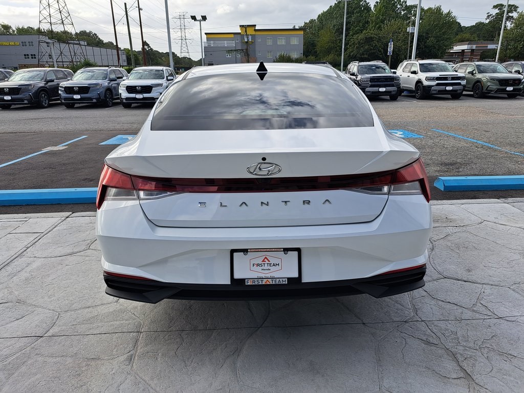 2023 Hyundai Elantra SEL Convenience photo 6