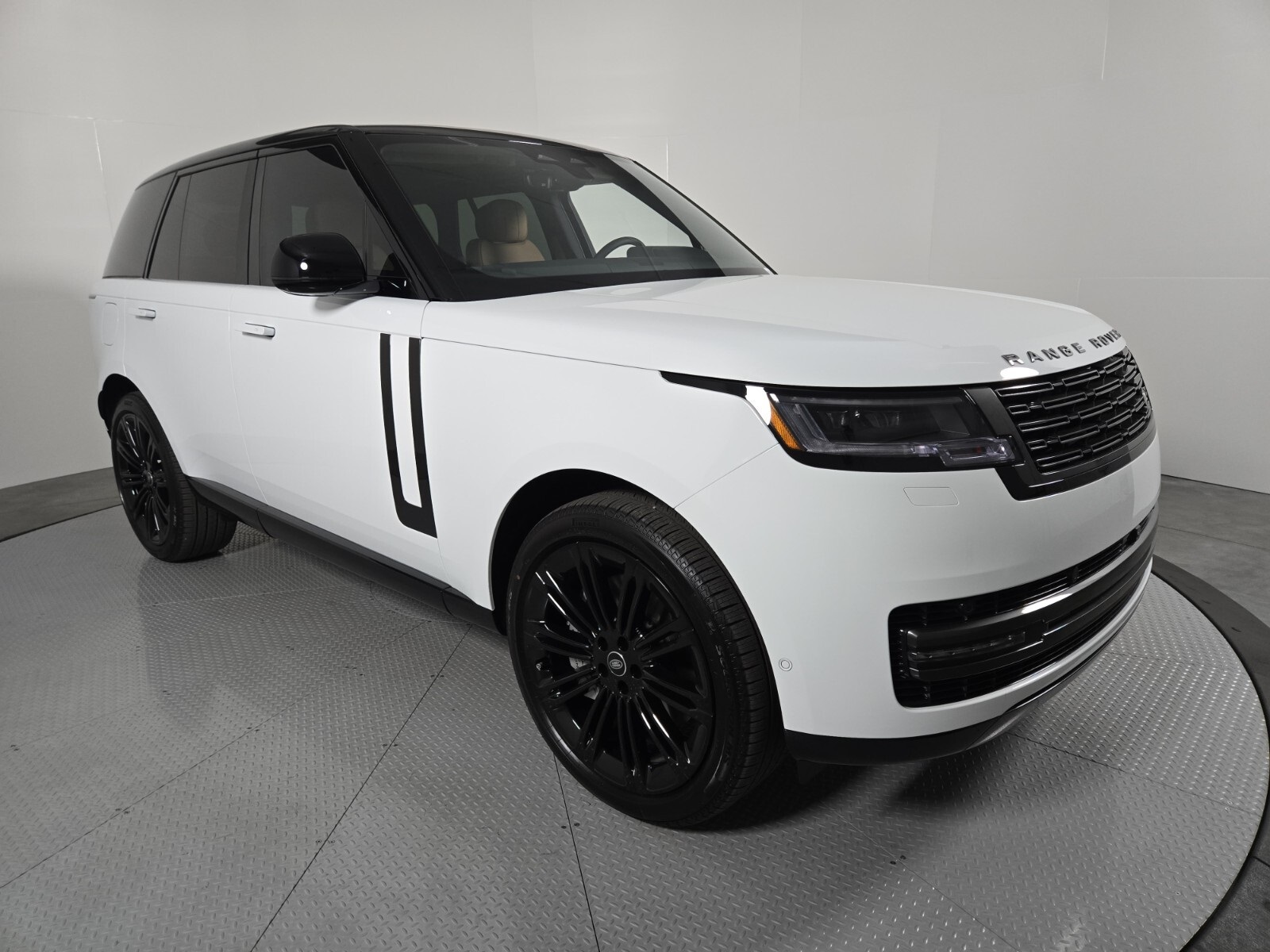 2025 Land Rover Range Rover SE photo 14