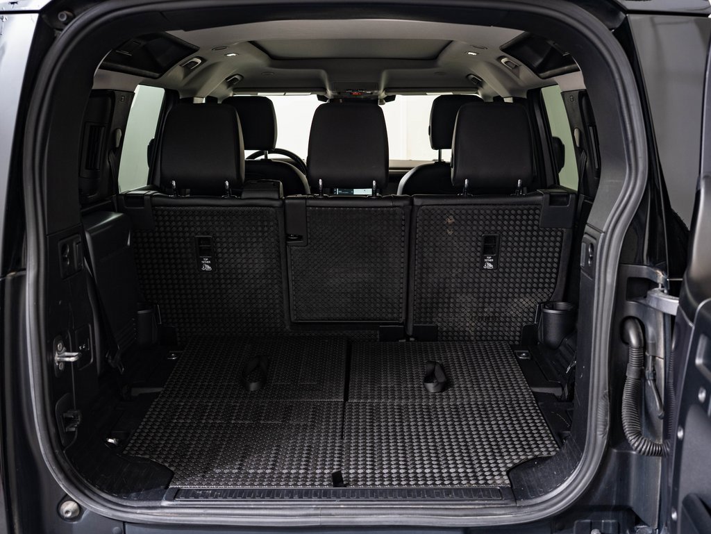 2020 Land Rover Defender 110 SE photo 17
