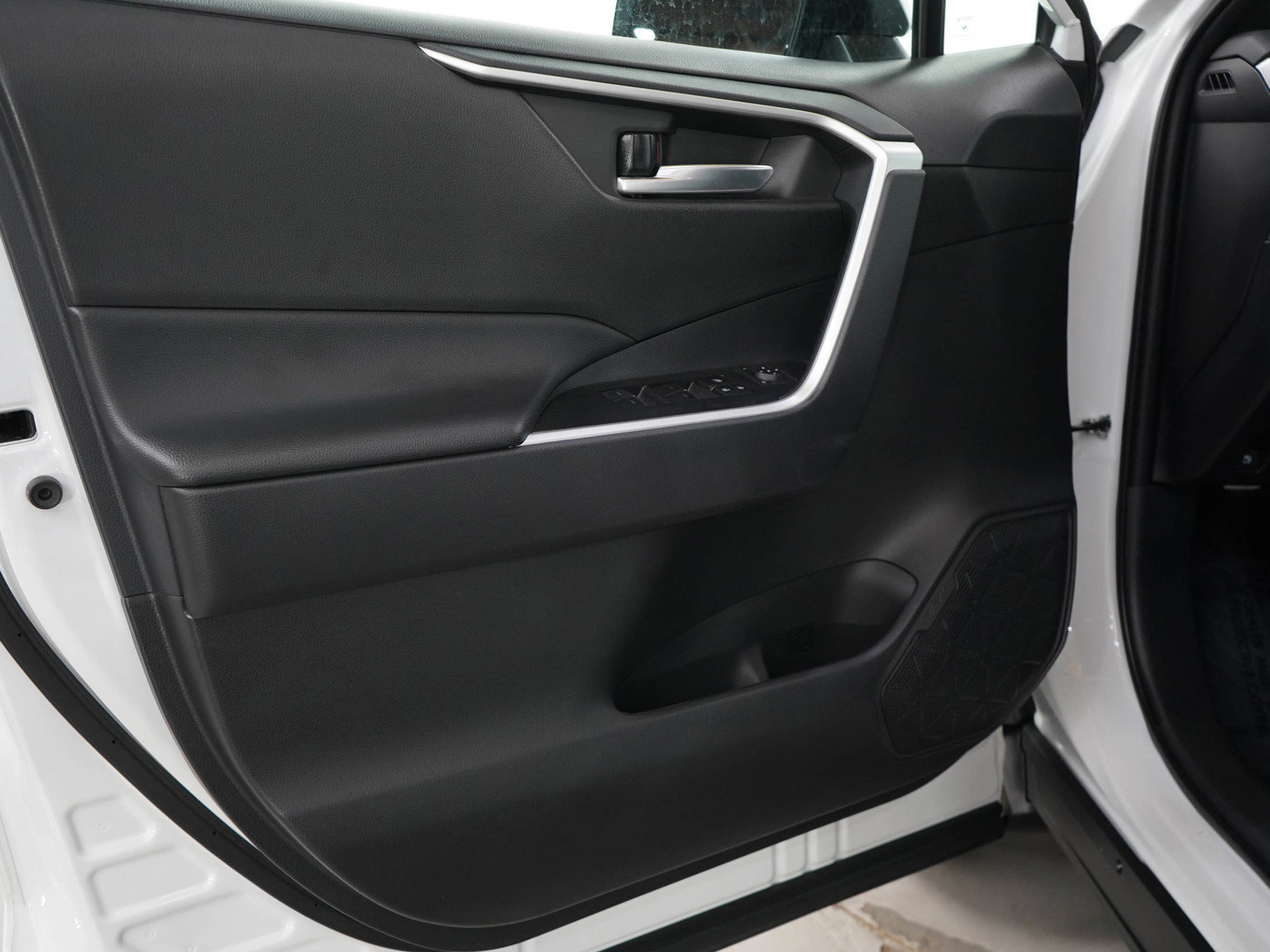 2024 Toyota RAV4 Hybrid SE photo 17