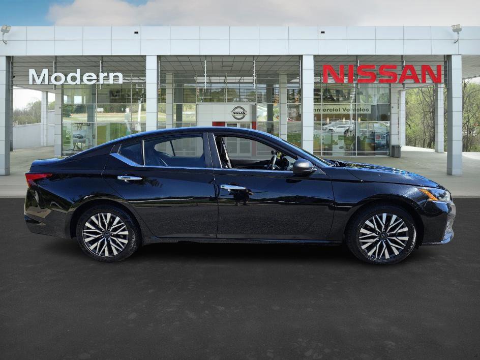 2024 Nissan Altima 2.5 SV photo 3