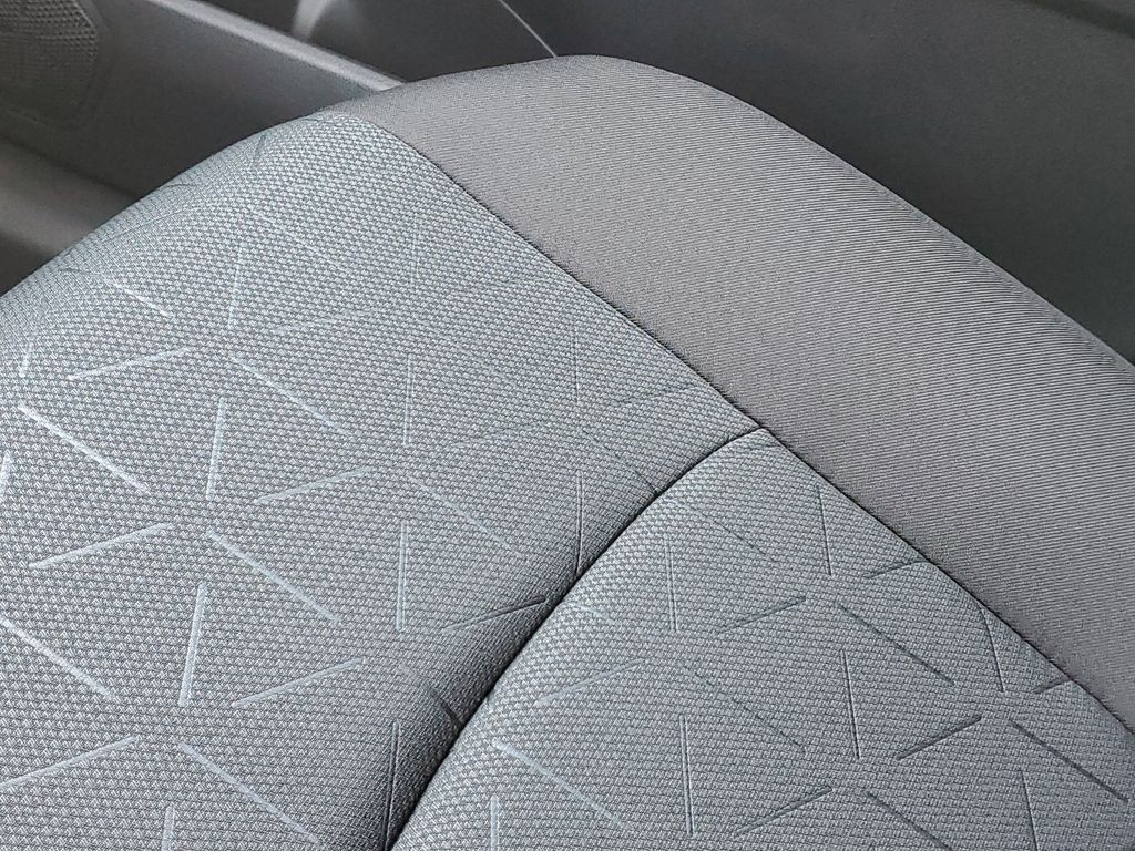 2025 Toyota RAV4 XLE photo 24