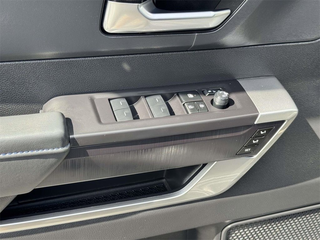 2023 Toyota Tundra Platinum CrewMax photo 14