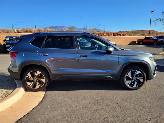 2024 Volkswagen Taos SE photo 3