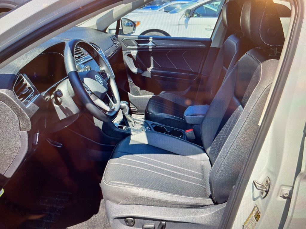 2024 Volkswagen Tiguan SE Wolfsburg Edition photo 6