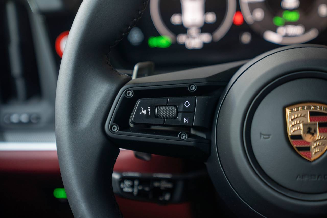 2025 Porsche Cayenne E-Hybrid photo 8
