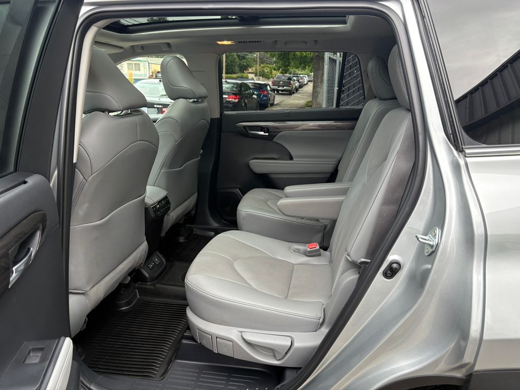 2024 Toyota Highlander Platinum photo 27