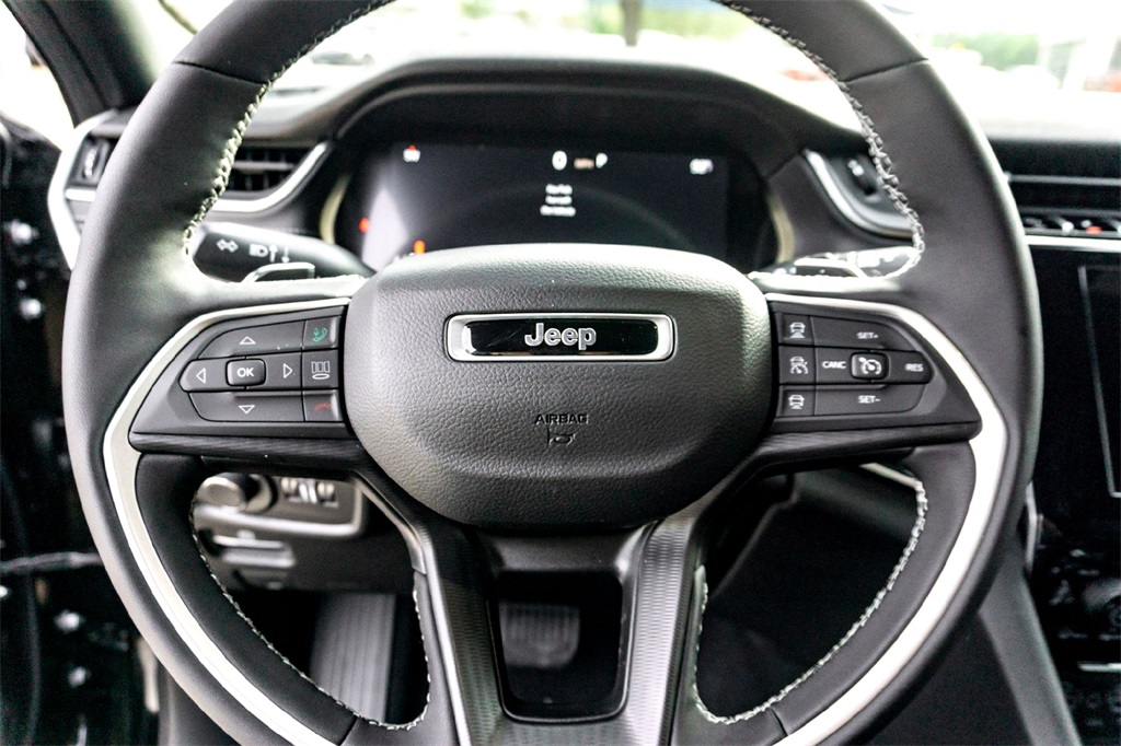 2025 Jeep Grand Cherokee Laredo X photo 12